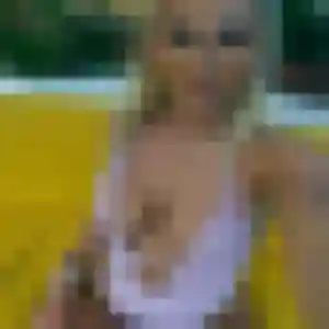 Yasmina (22 ans) à Divonne-les-Bains cherche un rencontre adulte aujourd'hui