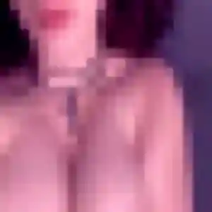 Zina, 20 ans, connectée à Saint-Clair-du-Rhône pour un rencontre adulte
