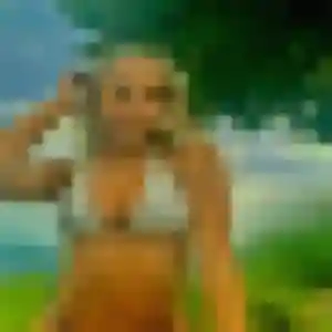 Lola, 25 ans, en ligne à Saint-Paul-Trois-Châteaux pour un rencontre adulte